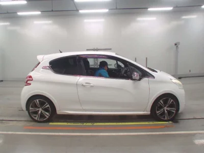 Peugeot 208  с аукциона в Японии