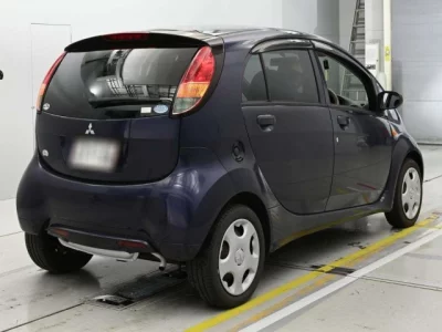 Mitsubishi i