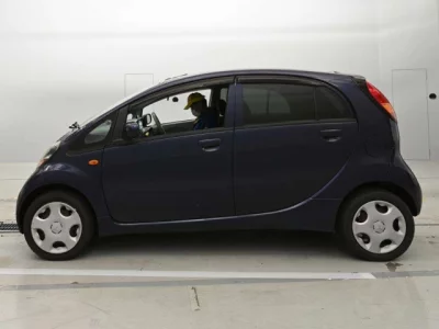 Mitsubishi i