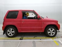 Mitsubishi PAJERO MINI лот № 13049 оценка 3  с аукциона в Японии 2