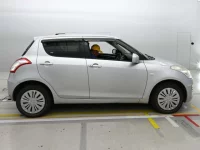 Suzuki SWIFT лот № 30448 оценка 3.5  с аукциона в Японии 2