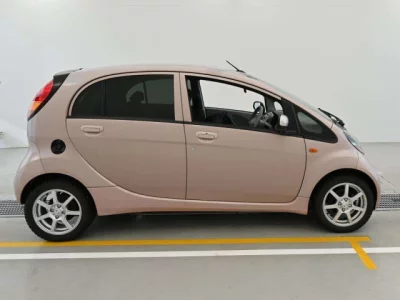 Mitsubishi i