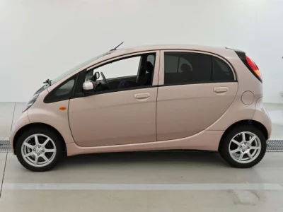 Mitsubishi i