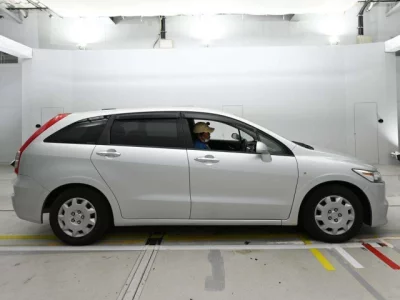 Honda STREAM  с аукциона в Японии