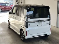 Honda N BOX лот № 3002 оценка 4  с аукциона в Японии 4