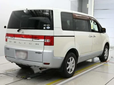Mitsubishi Delica D:5