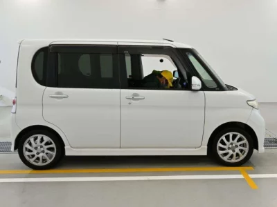 Daihatsu TANTO  с аукциона в Японии