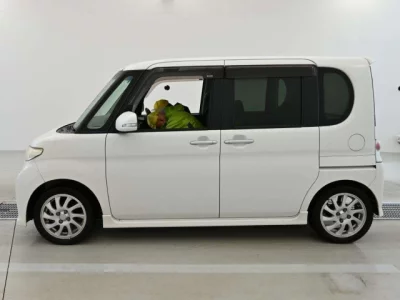 Daihatsu TANTO  с аукциона в Японии