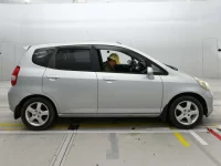Honda FIT лот № 30832 оценка 3.5  с аукциона в Японии 2