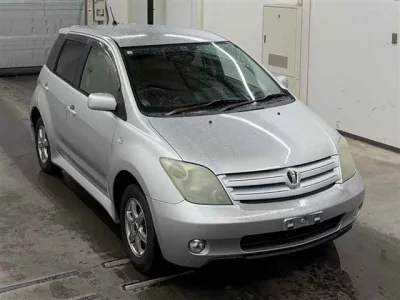 Toyota IST  с аукциона в Японии