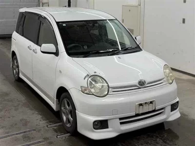 Toyota SIENTA  с аукциона в Японии