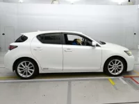 Lexus CT лот № 30472 оценка 4  с аукциона в Японии 2