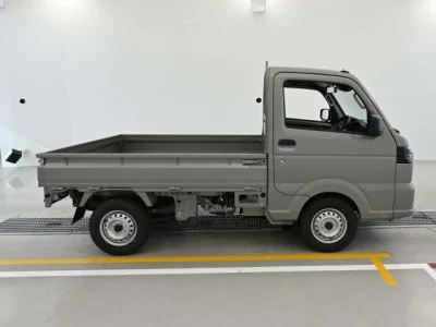 Nissan NT100 Clipper