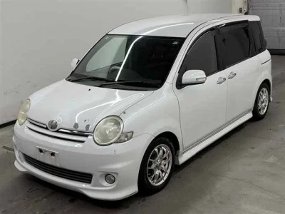 Toyota SIENTA  с аукциона в Японии