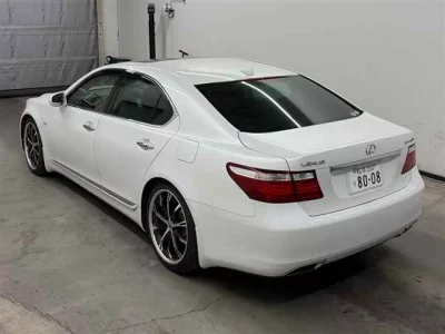 Lexus LS  с аукциона в Японии