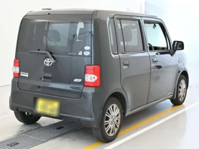 Toyota PIXIS SPACE  с аукциона в Японии
