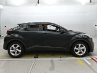 Toyota C-HR лот № 30083 оценка 4.5  с аукциона в Японии 2