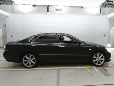Toyota CROWN  с аукциона в Японии