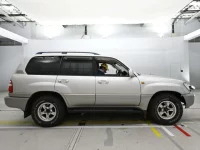 Toyota LAND CRUISER лот № 30044 оценка 3.5  с аукциона в Японии 2