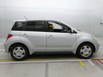 Toyota IST  с аукциона в Японии