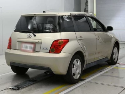 Toyota IST  с аукциона в Японии