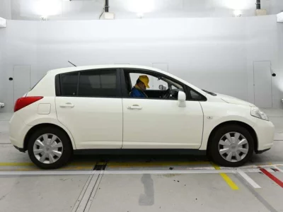 Nissan TIIDA  с аукциона в Японии