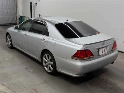 Toyota CROWN  с аукциона в Японии