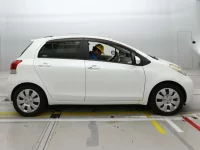 Toyota VITZ лот № 30532 оценка 3.5  с аукциона в Японии 2