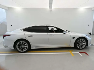 Lexus LS500h