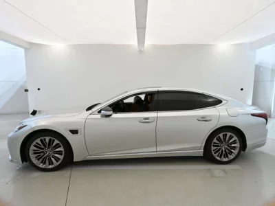 Lexus LS500h