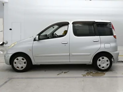 Toyota FUNCARGO  с аукциона в Японии