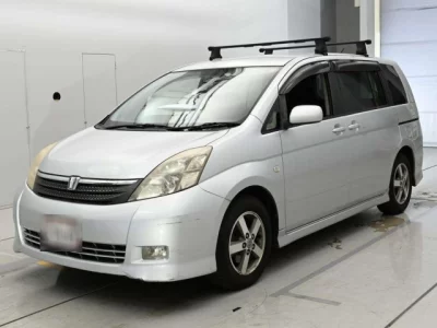 Toyota ISIS  с аукциона в Японии