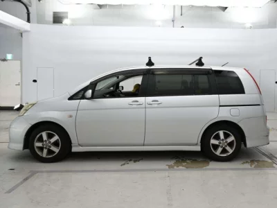 Toyota ISIS  с аукциона в Японии