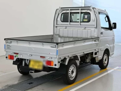 Nissan NT100 Clipper