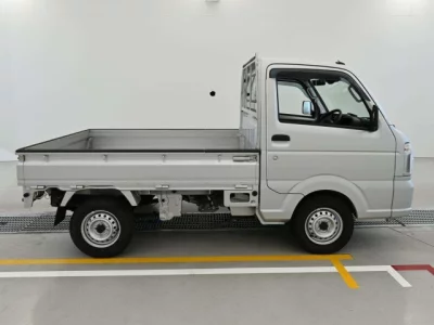 Nissan NT100 Clipper