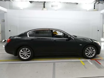 Nissan SKYLINE  с аукциона в Японии