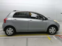 Toyota VITZ лот № 90557 оценка 3.5  с аукциона в Японии 2