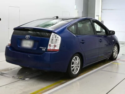 Toyota Prius  с аукциона в Японии