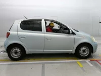 Toyota VITZ лот № 10332 оценка 3.5  с аукциона в Японии 2