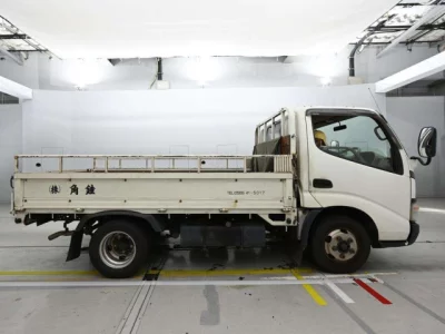 Toyota DYNA  с аукциона в Японии