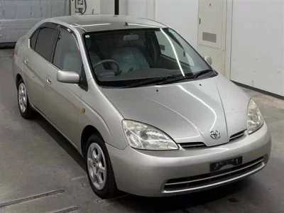 Toyota Prius  с аукциона в Японии