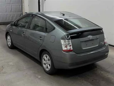 Toyota Prius  с аукциона в Японии