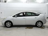 Toyota Prius лот № 30835 оценка 3.5  с аукциона в Японии 3