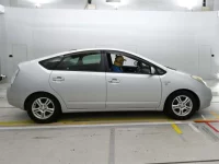 Toyota Prius лот № 30835 оценка 3.5  с аукциона в Японии 2