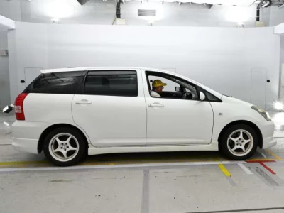 Toyota WISH  с аукциона в Японии