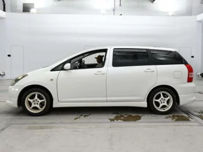Toyota WISH  с аукциона в Японии