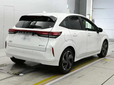 Nissan Aura