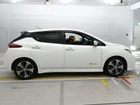 Nissan LEAF лот № 30859 оценка 3.5  с аукциона в Японии 2