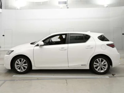 Lexus CT  с аукциона в Японии