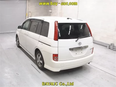 Toyota ISIS  с аукциона в Японии